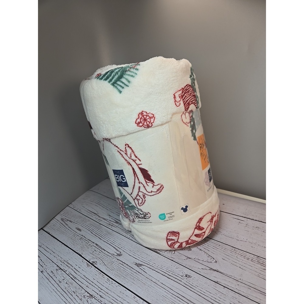 Disney Winnie The Pooh Christmas Holiday Soft Throw Blanket 5' X 6' The Big One - Picture 5 of 6
